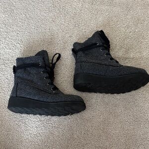 Bear Paw slipper booties size 6